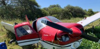 Hallaron el auto que habría cargado la droga de la avioneta que cayó en San Justo