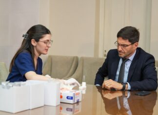 Santa Fe puso en marcha los narcotest a las fuerzas de seguridad y Pullaro se realizó el primero