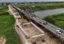 Puente Santa Fe-Santo Tomé: comenzó la colocación de las vigas longitudinales