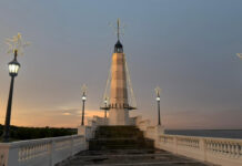 El Faro se convirtió en el árbol de navidad de la ciudad