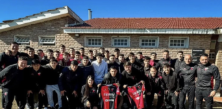 Dos campeones volvieron a casa para acompañar a los juveniles de Colón