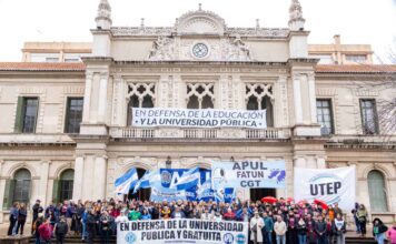 Abrazo simbólico a la UNL por el cumplimiento de la Ley de Financiamiento