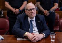El cineasta Harvey Weinstein fue condenado a 15 años de prisión por abuso sexual